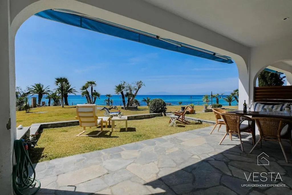 Sea Breeze Apartments, Beachfront Location Skála Foúrkas