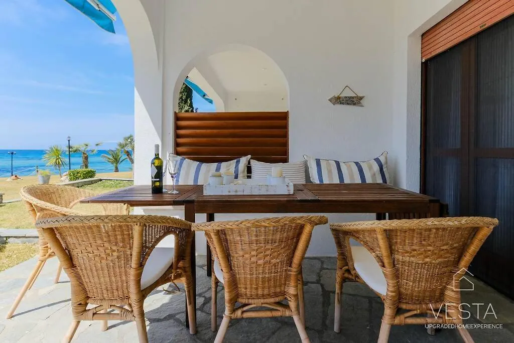 Sea Breeze Apartments, Beachfront Location Skala Fourkas