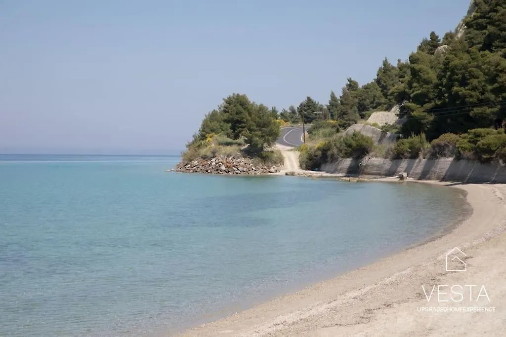 Sea Breeze Apartments, Beachfront Location Skala Fourkas Apartment