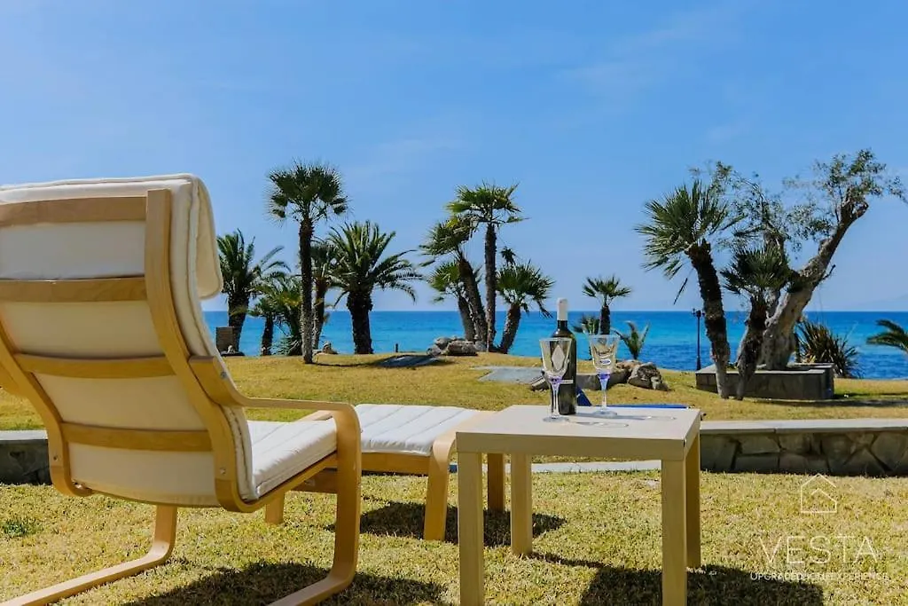 Sea Breeze Apartments, Beachfront Location Skala Fourkas