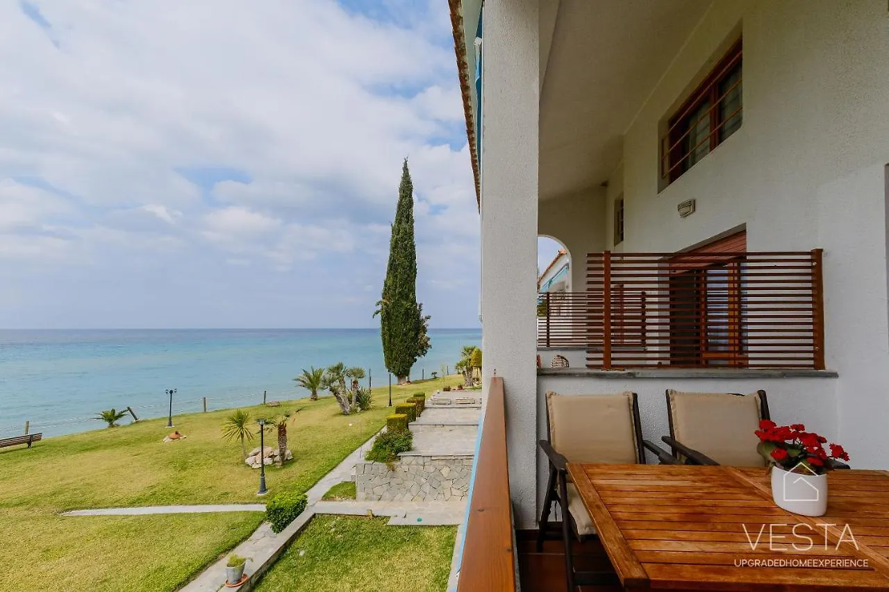 Sea Breeze Apartments, Beachfront Location Skala Fourkas