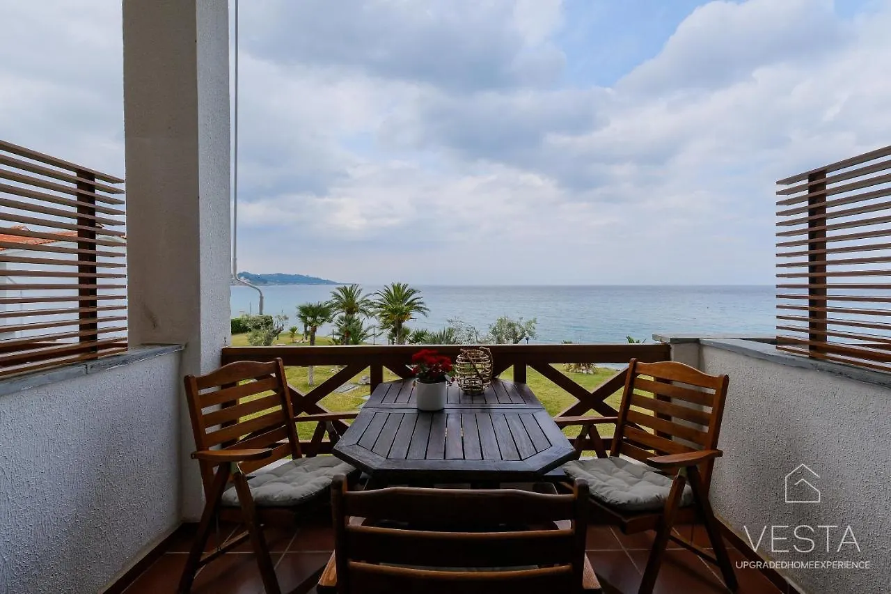 Sea Breeze Apartments, Beachfront Location Skala Fourkas Apartment