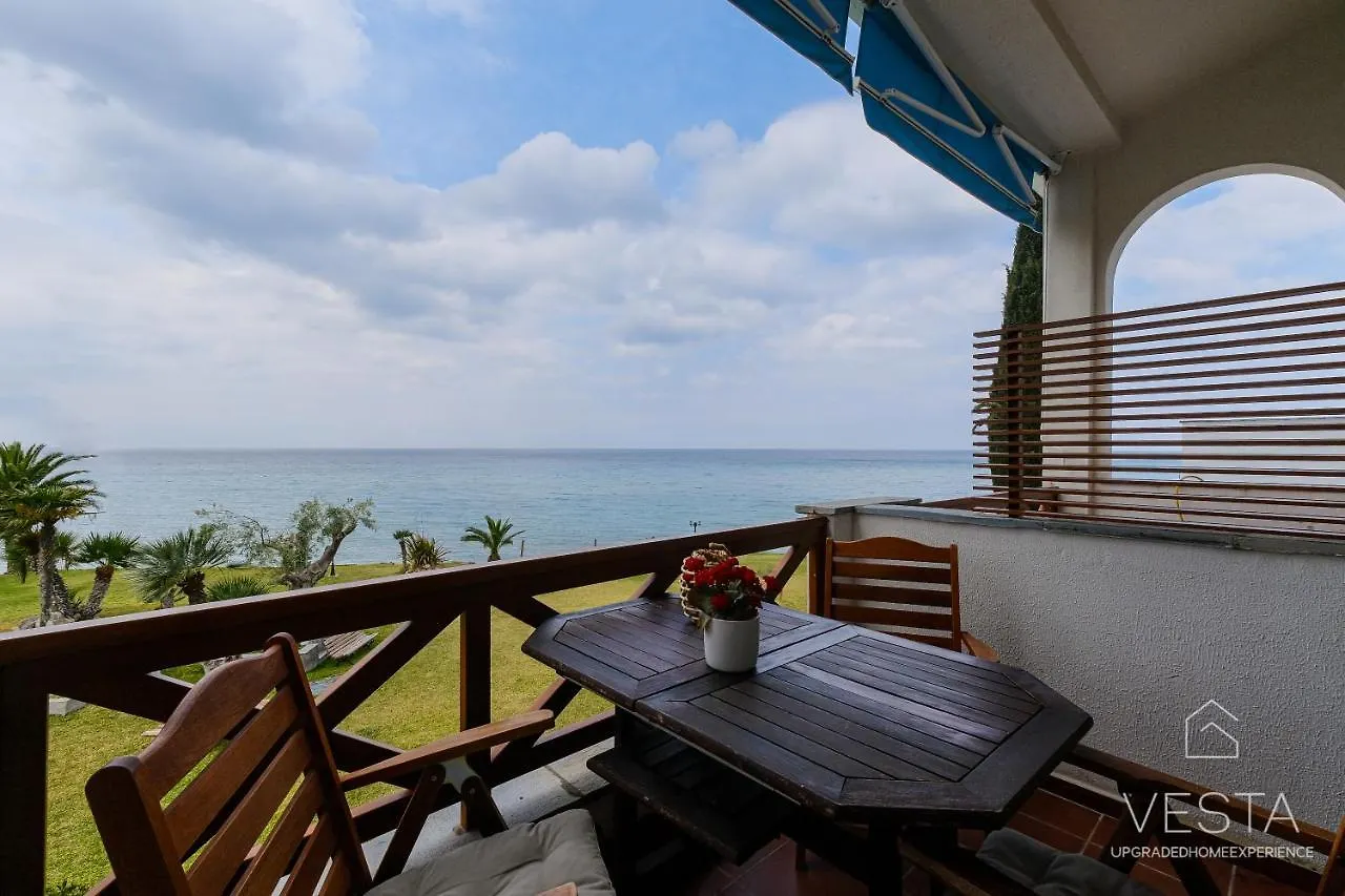 Apartment Sea Breeze Apartments, Beachfront Location Skala Fourkas